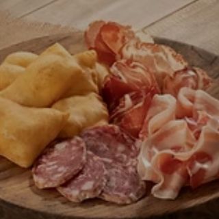 Salumi misti con gnocco fritto e sciatt