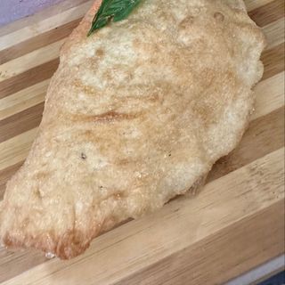 Calzone fritto patate e porchetta