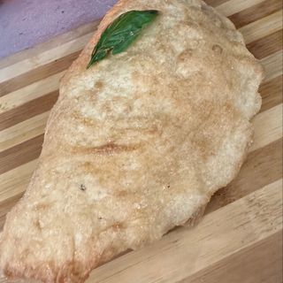 Calzone fritto con mortadella e pistacchio