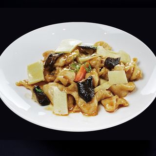 Pollo Con Funghi E Bambù