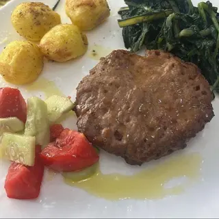 2 Burger con patatine, salse e Coca-Cola