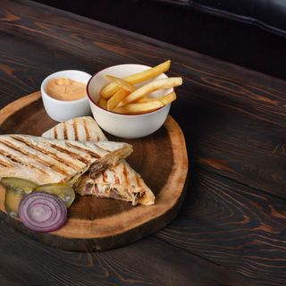 Fesa di tacchino, fontina, salsa tonnata, lattuga