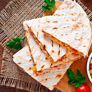 Gamberetti, salsa rosa, grana, lattuga