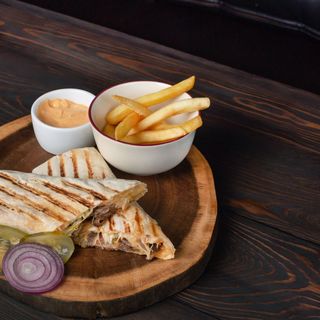 Speck, scamorza, tartufo, rucola, peperoncino