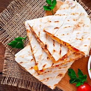 Salmone, Philadelphia, lattuga, olio, pepe, limone