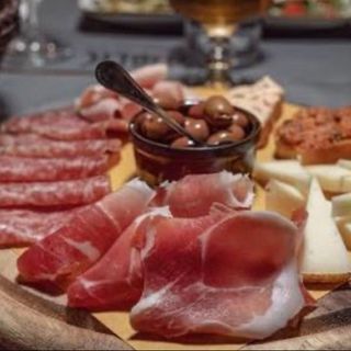 Gran tagliere di salumi toscani