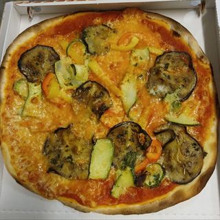 Pomodoro, mozzarella, melanzane e zucchine