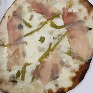 Mozzarella, funghi porcini, speck e asparagi