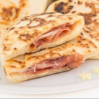 Calzone prosciutto