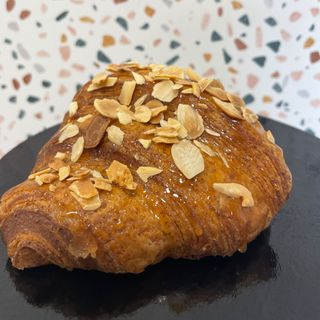 Cornetto integrale miele e mandorle