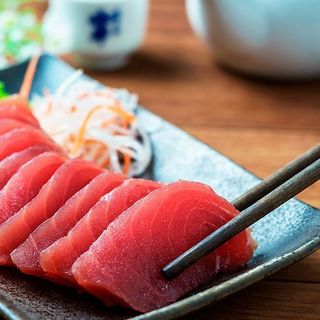 19 Nigiri tonno