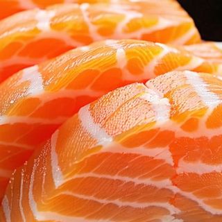 25 Gunkan spicy salmone