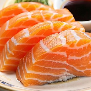 32 Sashimi salmone