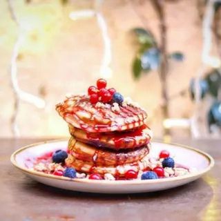 Pancake salsa ai frutti di bosco e miele