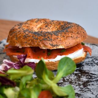 Bagel smoked salmon, cream cheese