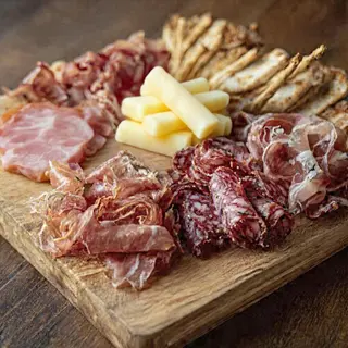 Tagliere Di Salumi Con Gnocco Fritto