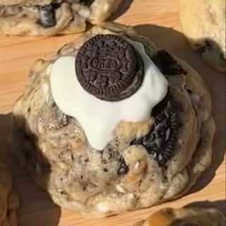 Oreo cookie