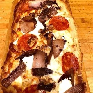 Bruschetta Salamino, Philadelphia, noci e radicchio