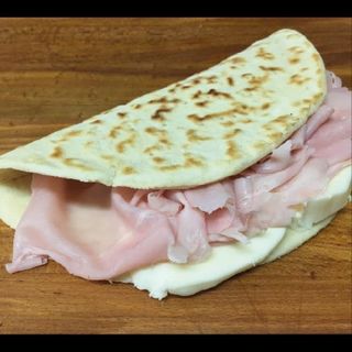 Piadina Prosciutto cotto e mozzarella