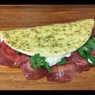 Piadina Bresaola, mozzarella e rucola
