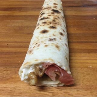 Rotolo Speck, squacquerone, noci e mozzarella