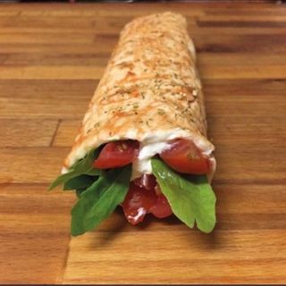 Rotolo Pomodorini, Philadelphia, rucola e mozzarella