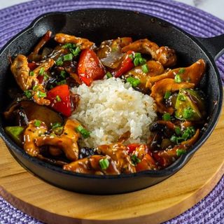 Мясо с овощами (говядина) (350г)