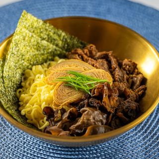 Рамен с говядиной (400г)