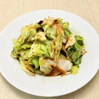 Prženi kupus sa rižom，手撕包菜盖饭