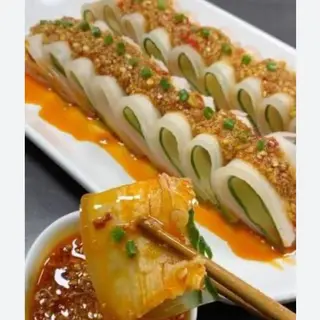 Svinjetina sa krastavcima，蒜泥白肉
