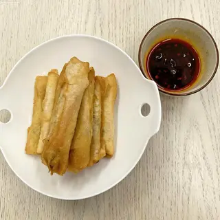 Rolnica sa mesom，猪肉春卷