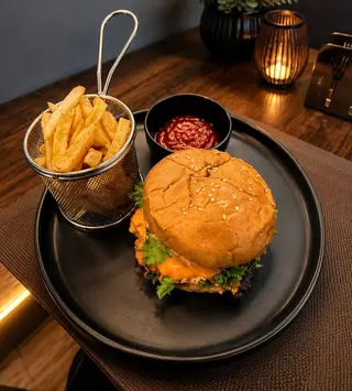 Lounge Burger & Fries