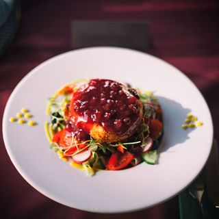 Sałatka z camembertem