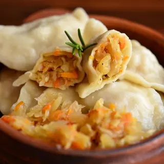 Pierogi z kapustą I borowikami mrożone 1 szt