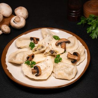 Pierogi z ziemniakami i pieczarkami