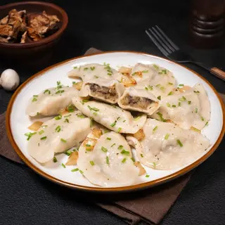 Pierogi z ziemniakami i borowikami mrożone 1 szt