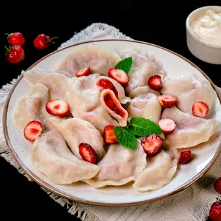 Pierogi z truskawkami mrożone 1 szt