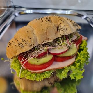 Kanapka z serem żółtym 