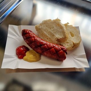 Kiełbasa z pieca + pieczywo