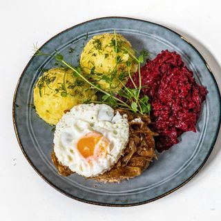 Kotlet mielony z cebulką i jajkiem