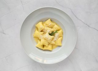 Ravioli z giczą cielęcą i serkiem ricotta