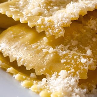 Ravioli z kurkami i grana padano
