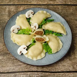 Pierogi z Kapustą i Pieczarkami
