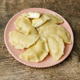 Pierogi z Twarożkiem, Rodzynkami i Cynamonem