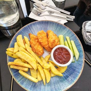 Stripsy Drobiowe Z Frytkami