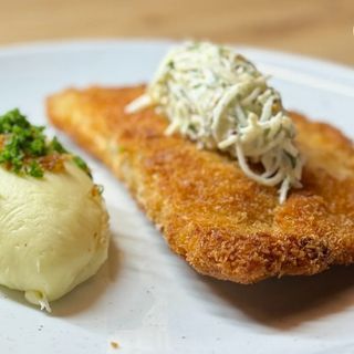 Schab Panierowany Z Serem Provolone I Prosciutto Cotto