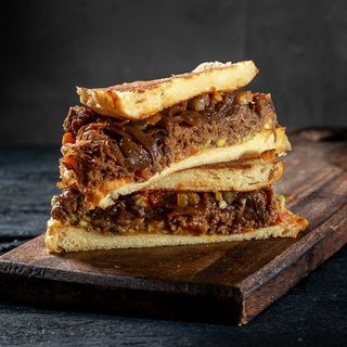 Pulled Beef Toasted Sandwich (Pikantna)