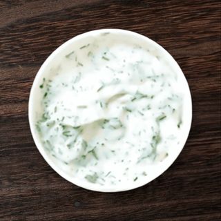 Sos czosnkowy własnej produkcji