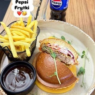 Zestaw • Burger Classic • Pepsi • Frytki