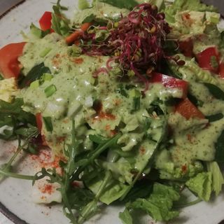 Sałatka z jajkiem i tuńczykiem